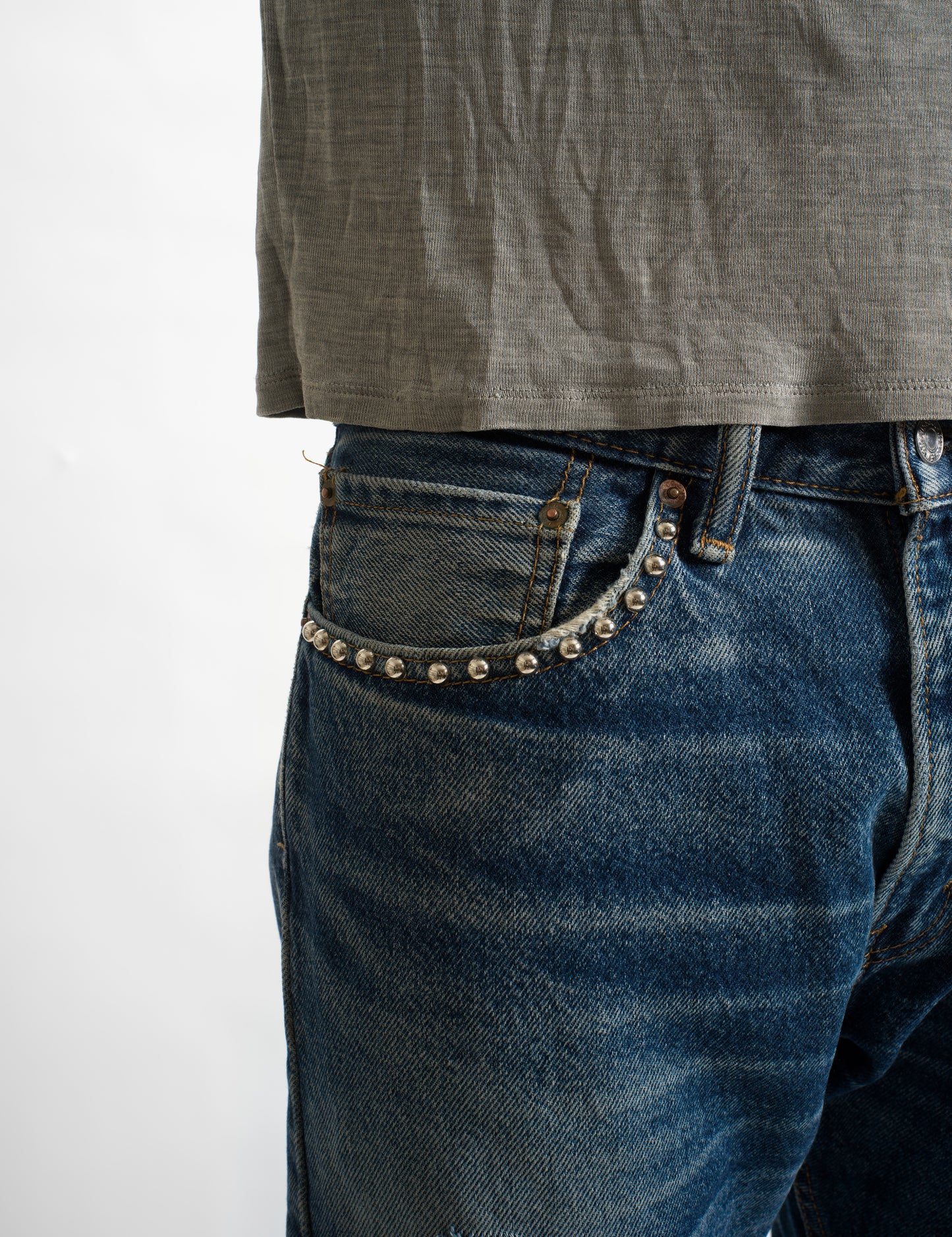 LEVI'S 00'S JEANS WITH STUDDED POCKETS