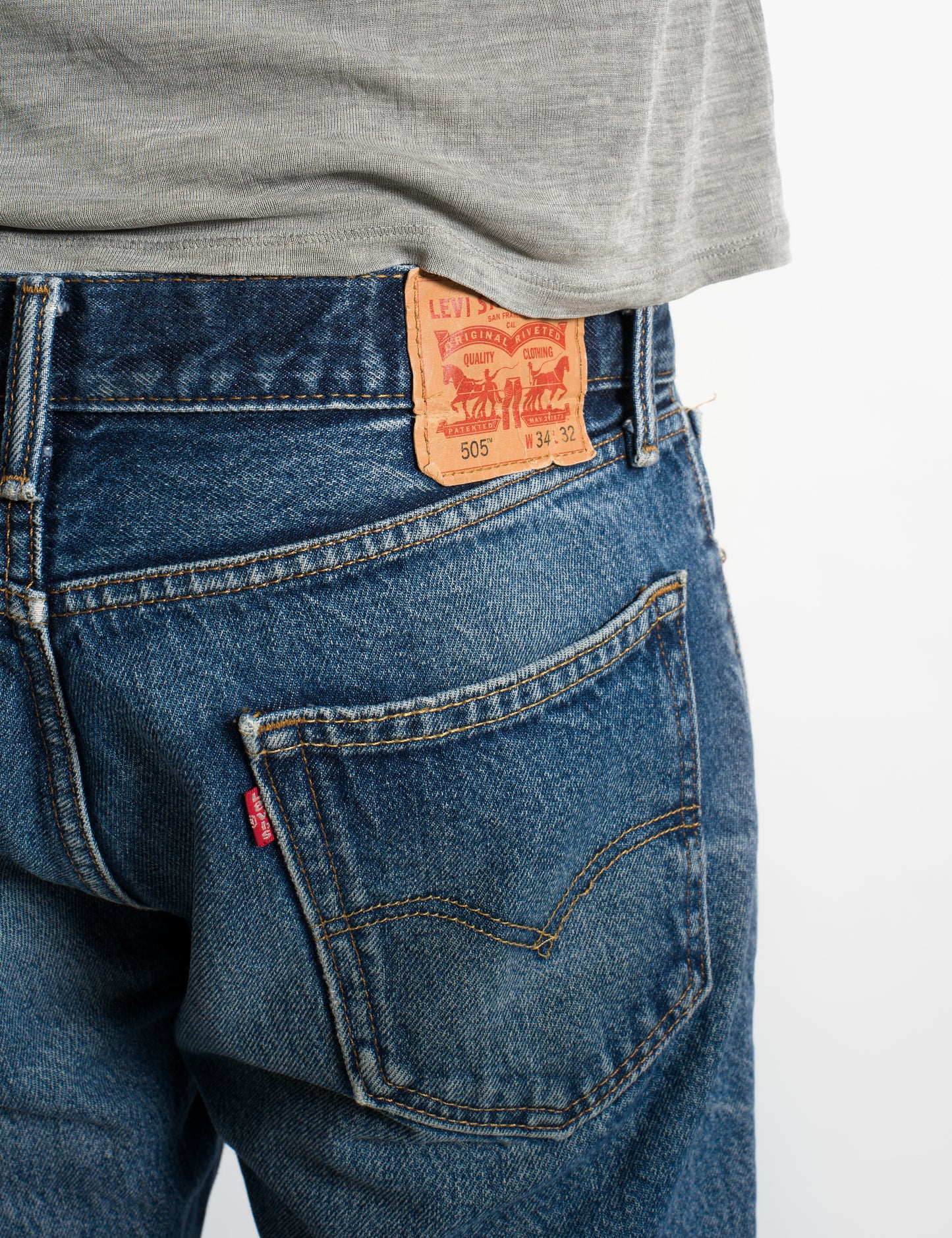 LEVI'S 00'S JEANS WITH STUDDED POCKETS